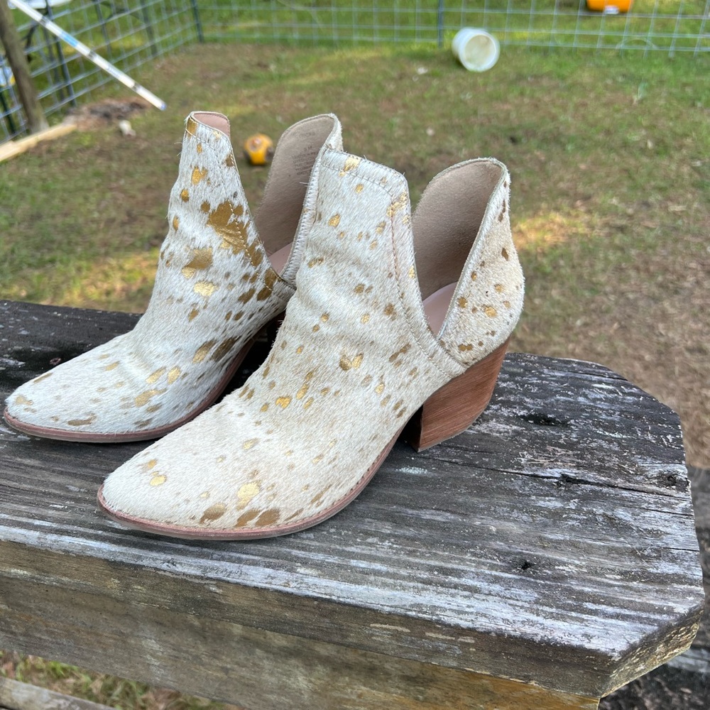 Coconuts by Matisse golden cow print booties